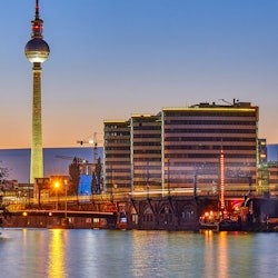 Berlin : Visite nocturne en bus à toit ouvert avec guide en chair et en os - 2