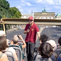 Berlin : Visite nocturne en bus à toit ouvert avec guide en chair et en os - 3
