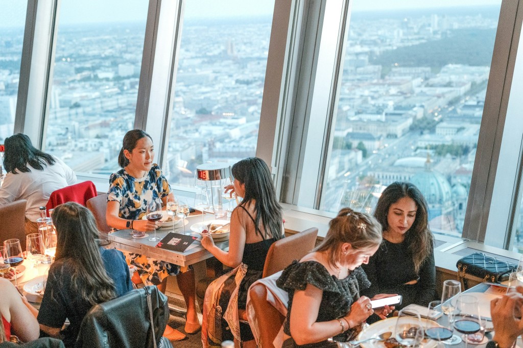 Ingressos para a Torre de TV de Berlim + reserva de restaurante (Reservation at Sphere Restaurant) - 2