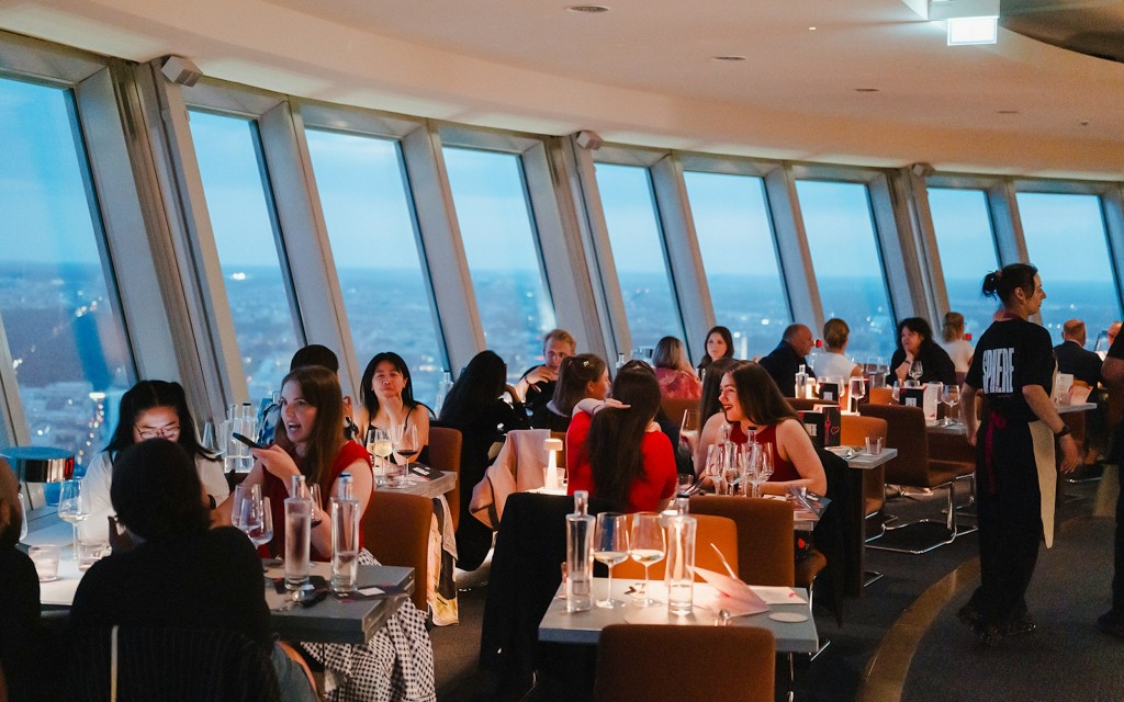 Ingressos para a Torre de TV de Berlim com refeições e bebidas (4-course Menu at Restaurant Sphere Tim Raue) - 2