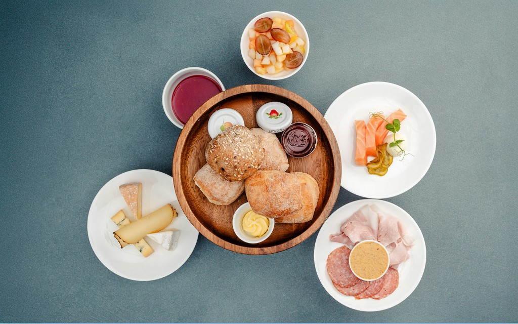 Ingressos para a Torre de TV de Berlim com refeições e bebidas (4-course Menu at Restaurant Sphere Tim Raue) - 3