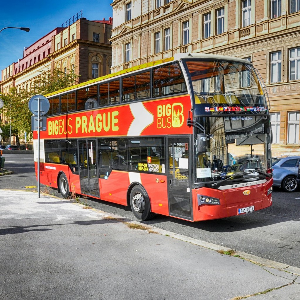Big Bus Praga: Tour in autobus Hop-on Hop-off con crociera sul fiume opzionale - Essential 24-Hours - 2