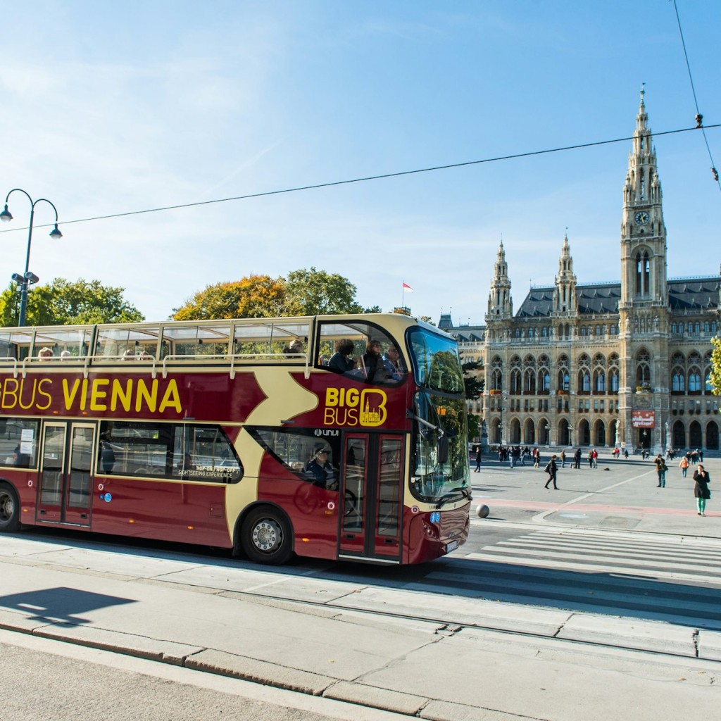 Big Bus Vienna: Live Guided Evening Tour - 2