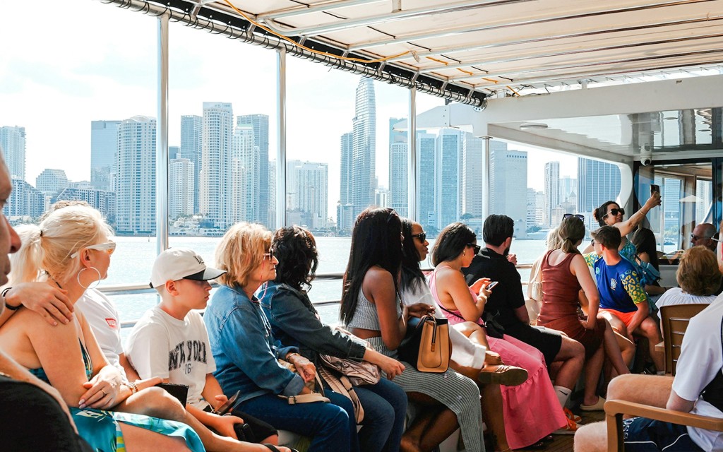 Biscayne Bay & Celebrity Homes Sightseeing-Schifffahrt (Classic Sightseeing Cruise) - 1