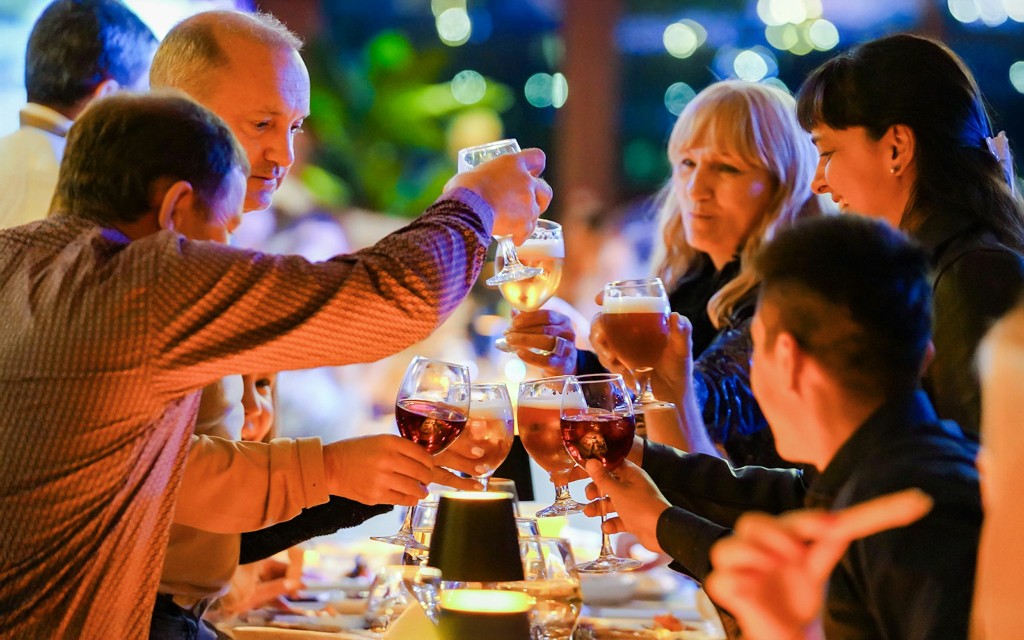 4-daniowy rejs po Bosforze z kolacją, spektaklem na żywo i prywatnym stolikiem (4-Course Dinner + 2 Alcoholic Drinks) - 1