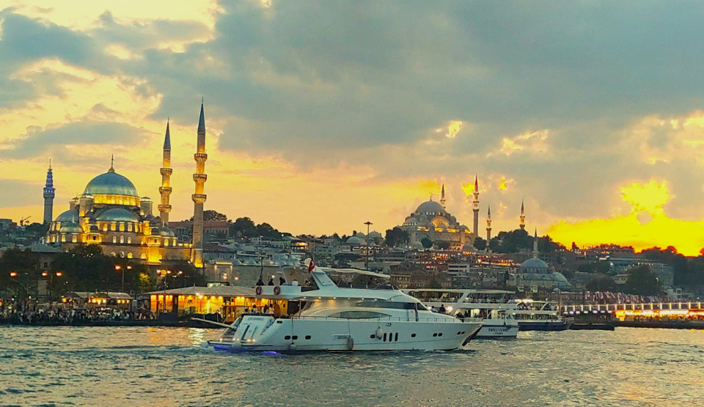 Bosphorus Sightseeing Cruise on a Luxury Yacht (Afternoon Bosphorus Sightseeing Cruise with Stopover on Asian Side) - 3