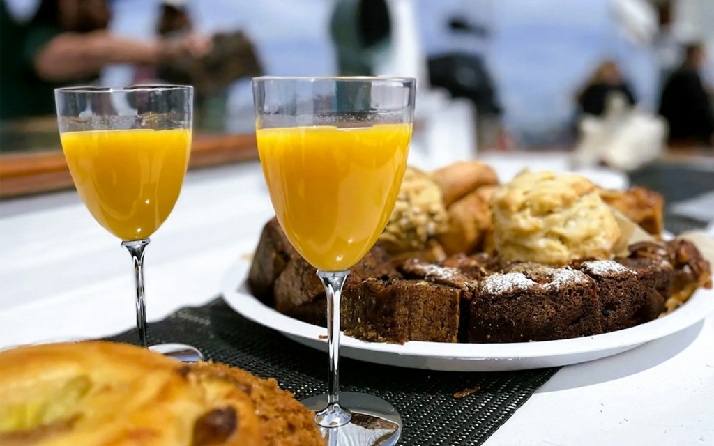 Boston: domingos de pastelería y prosecco en velero por el puerto (Tour Tickets) - 1