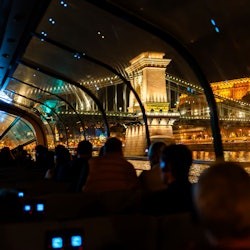 Budapest: Abendliche Bootstour auf der Donau + Audioguide + 1 Getränk - 2