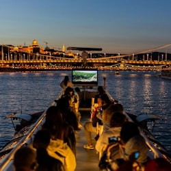 Budapest: Abendliche Bootstour auf der Donau + Audioguide + 1 Getränk - 3