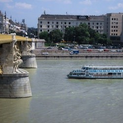 Budapest: Danube River Daytime Sightseeing Cruise + Audio Guide + Drinks - 3