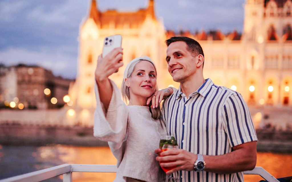 Budapest Danube River Night Lotus Cruise with Unlimited Aperol and Prosecco (Budapest Danube River Nighttime Lotus Cruise with Unlimited Aperol and Prosecco) - 1