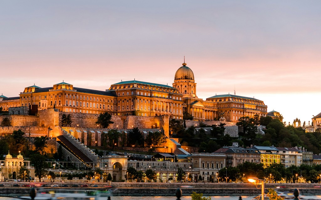 Budapest Danube River Night Lotus Cruise with Unlimited Aperol and Prosecco (Budapest Danube River Nighttime Lotus Cruise with Unlimited Aperol and Prosecco) - 2