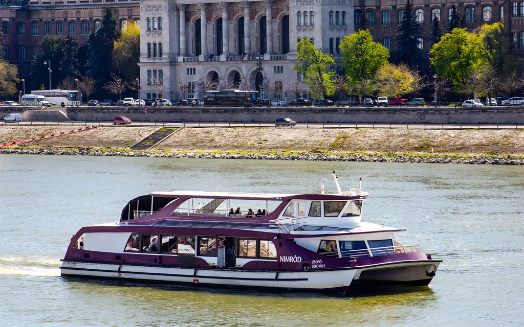 Budapest Evening Danube River Sightseeing Cruise with Unlimited Prosecco (Unlimited Prosecco) - 2