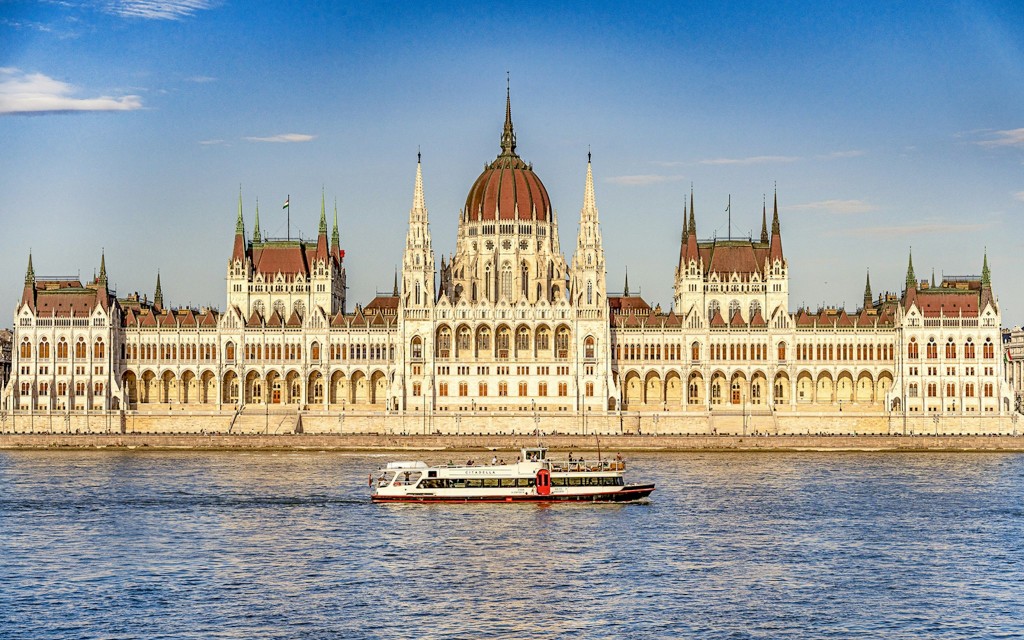 Budapest Premium Sightseeing Cruise with Tokaj Frizzante (Daytime Cruise with Tokaj Premium Frizzante) - 3
