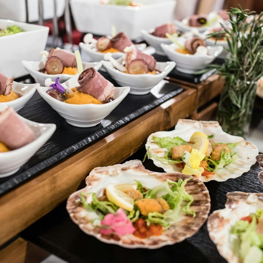 布达佩斯传统匈牙利风味晚餐游船配现场音乐 - 12-Course Buffet - 2