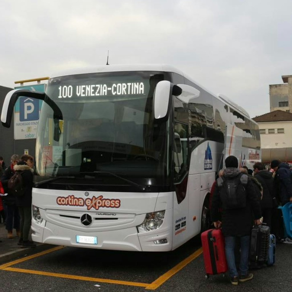Autobús des de l'estació de tren central de Venècia Mestre ATVO a Cortina - 2