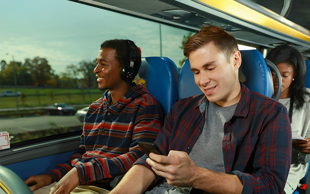 Bustransfer: Niagarafälle nach/von Toronto mit MegaBus (Standard ticket : One-Way Tickets: Niagara Falls to Toronto) - 1