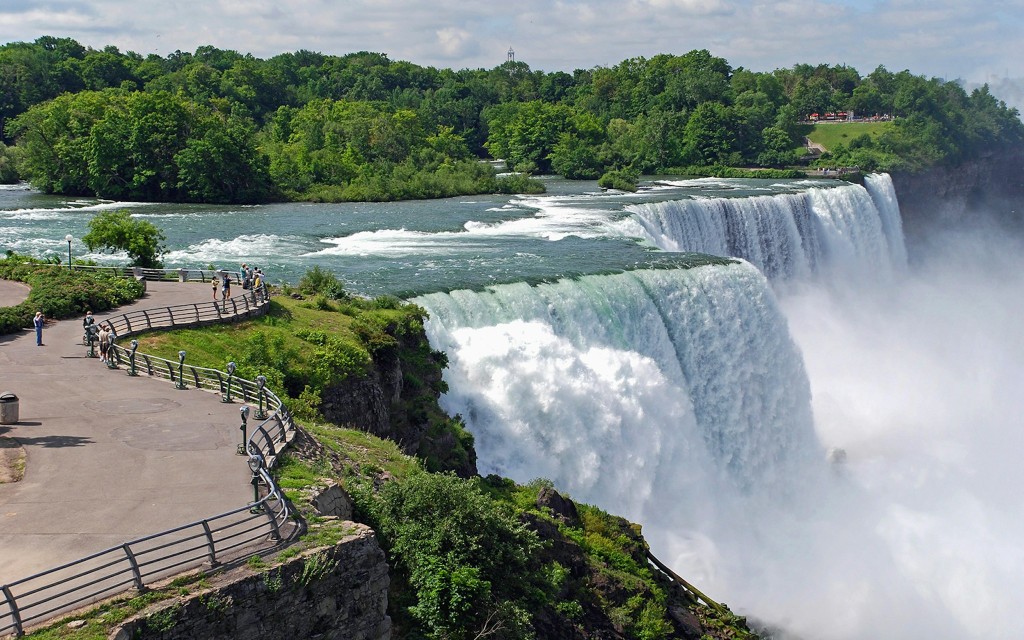 Transferência de ônibus: Cataratas do Niágara de/para Toronto pela MegaBus (Standard ticket : One-Way Tickets: Toronto to Niagara Falls) - 3