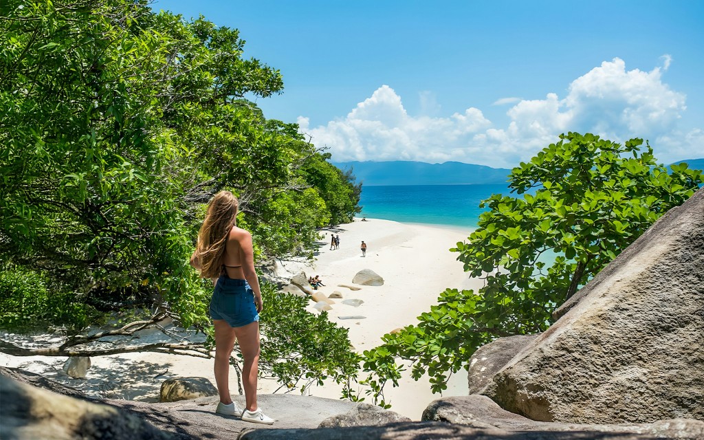 Halbtageskreuzfahrt von Cairns nach Fitzroy Island mit Aktivitäts-Upgrades (Half Day Cruise with Lunch & Snorkel Equipment) - 2
