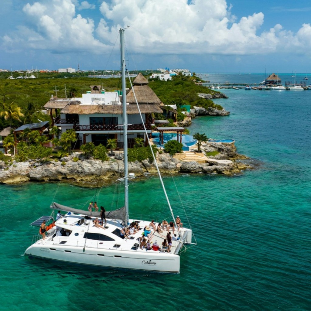 Cancun: wycieczka katamaranem z nurkowaniem, lunchem w formie bufetu i napojami - 1