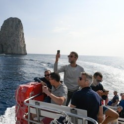Isla de Capri: Excursión de un día desde Nápoles con paseo en barco por la isla - 1