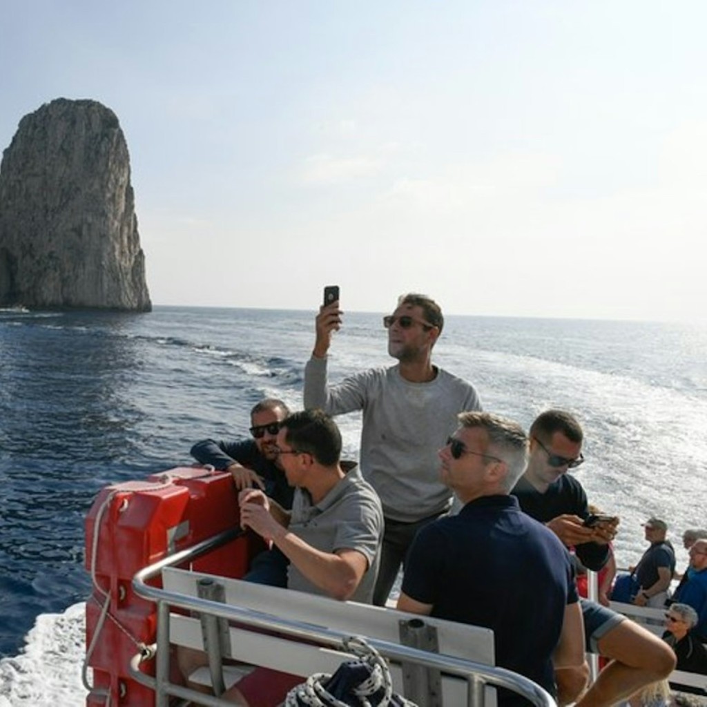 Isla de Capri: Excursión de un día desde Nápoles con paseo en barco por la isla - Pick-up from Naples - 1