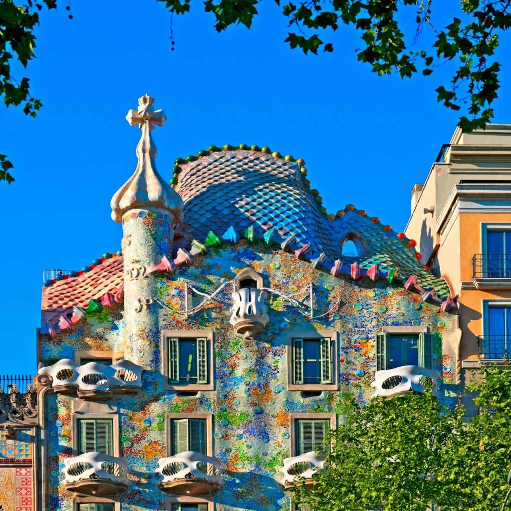 Casa Batlló + Hop-on Hop-off Bus Barcelona - 2