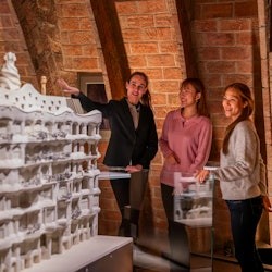Casa Milà - La Pedrera: Early Access + Guided Tour in Japanese - 3