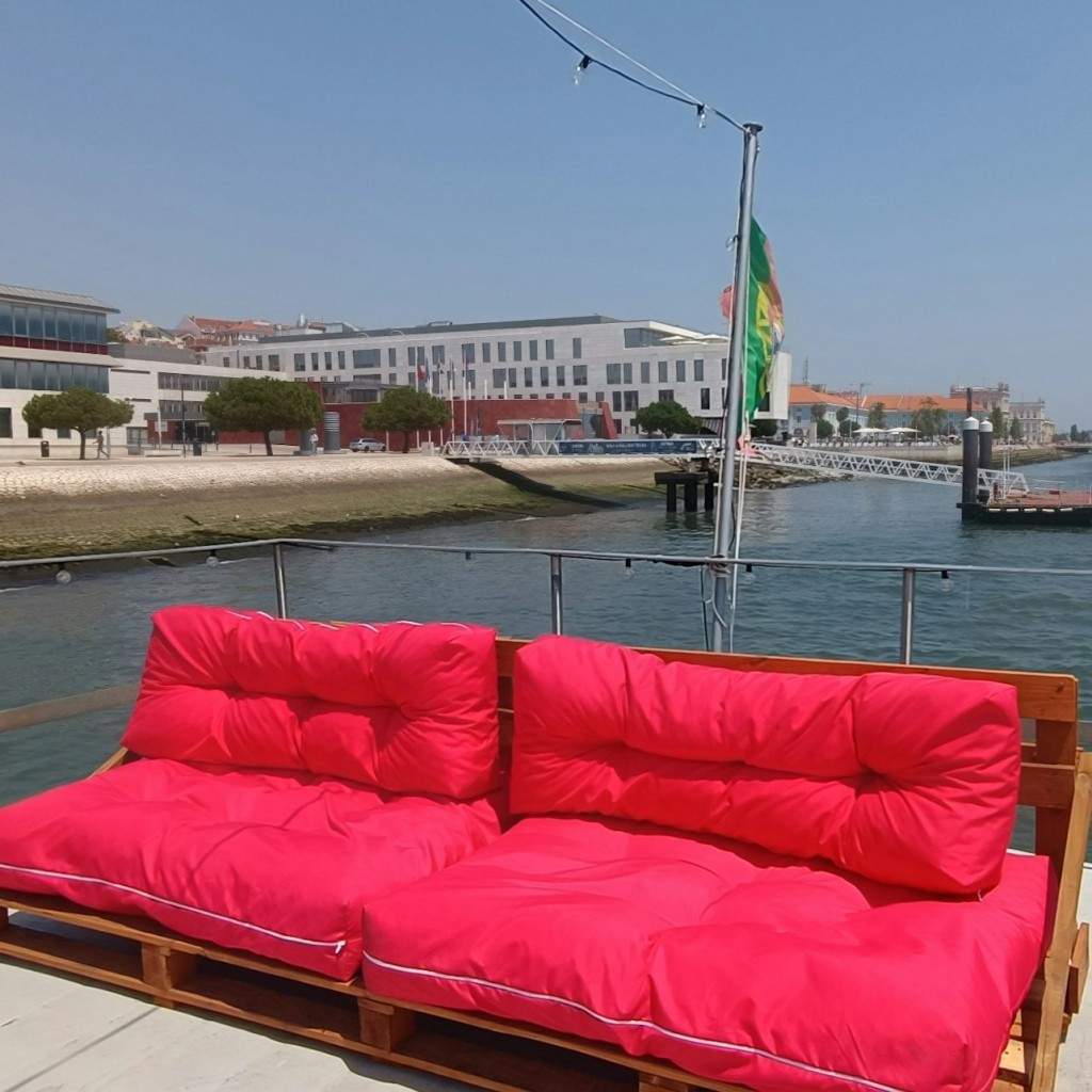 Cascais: One-Way Cruise from Lisbon + Drinks - 3