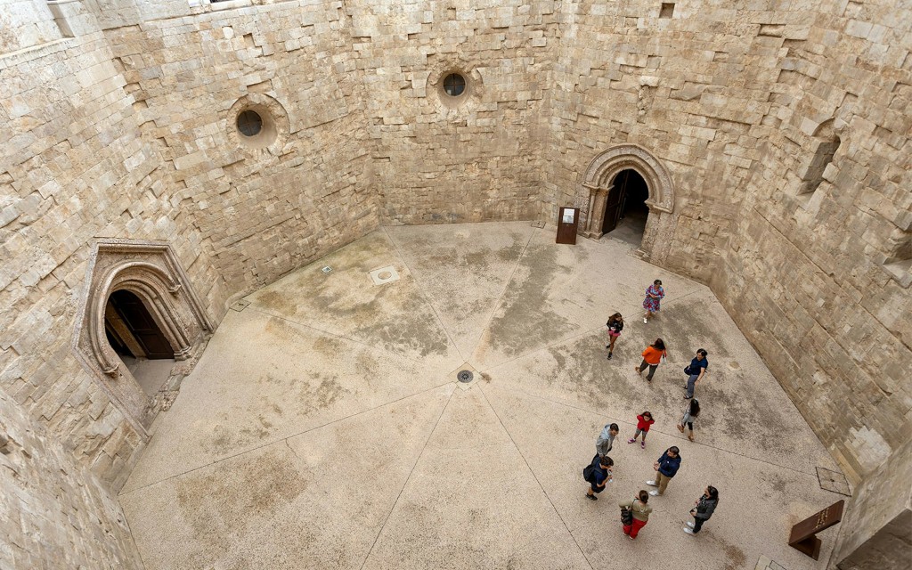 Castel del Monte Small-Group Guided Tour (English Guided Tour) - 1