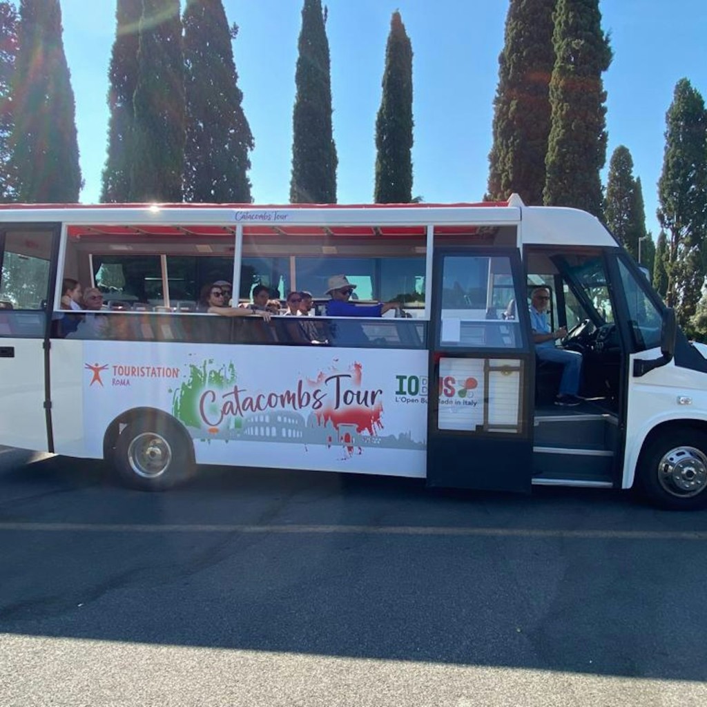 Catacumbes de Roma: Tiquet Salta't la cua, visita guiada + Trasllat d'anada i tornada - Spanish tour - 1