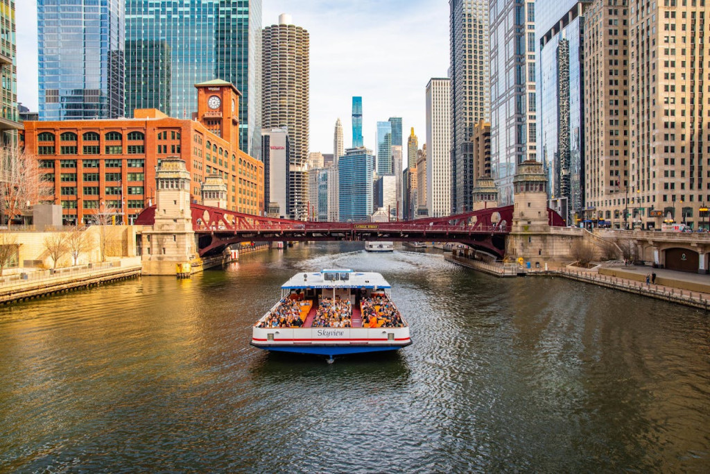 Chicago Architecture River Cruise Ticket (45 Minute River Architecture Tour From Michigan Avenue) - 1