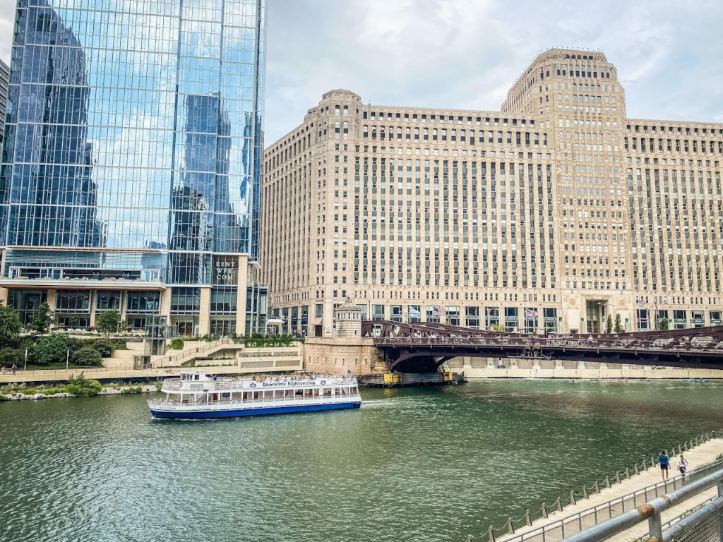 Chicago Architecture River Cruise Ticket (90 Minute River Architecture Tour From Michigan Avenue) - 2