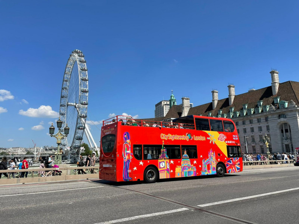 City Sightseeing London Hop-on Hop-off Bus Tour (Hop-on Hop-off Bus Tour (24 Hours) + Thames River Cruise (Family Package)) - 3