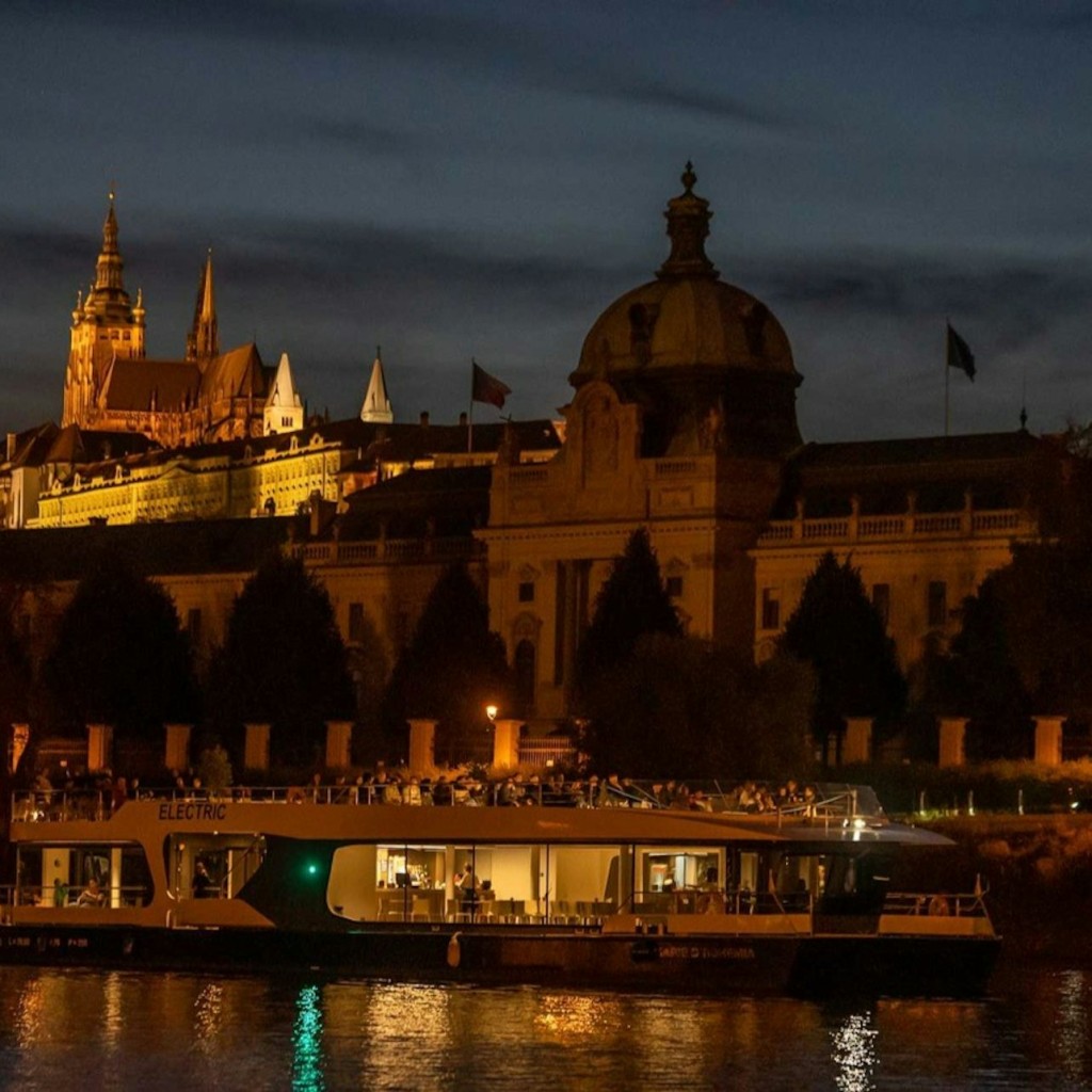 City Sightseeing Prague : Visite en bus Hop-on Hop-off + Croisière sur le fleuve - 48-Hours Hop-On Hop-Off Bus with 1hr Cruise - 3