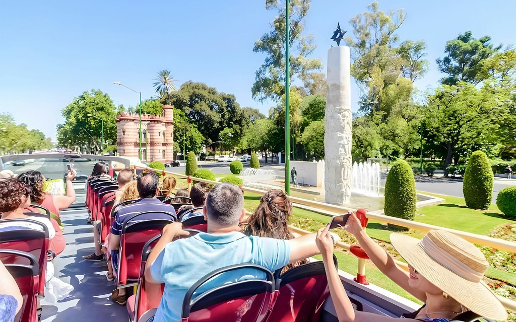 City Sightseeing: Sevilla tour en autobús turístico con visitas guiadas y acceso a museos (Ultimate: 48-Hour Pass + Seville Aquarium & Flamenco Dance Museum Tickets) - 1