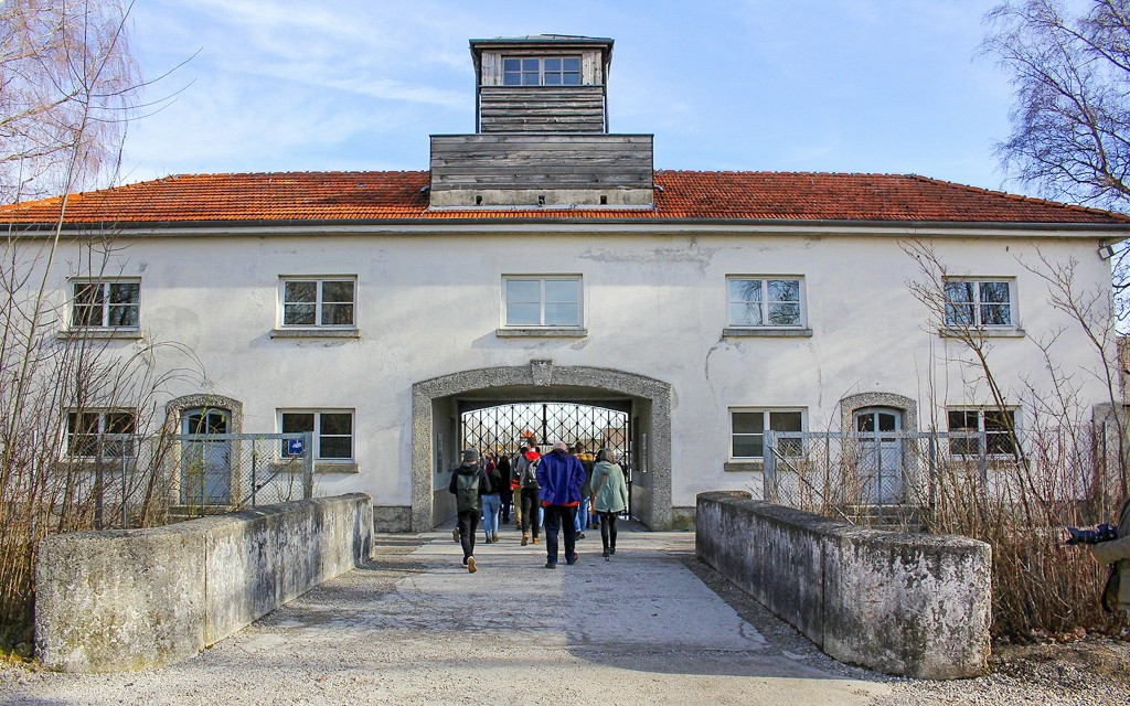 Kombitickets: KZ-Gedenkstätte Dachau und Drittes Reich-Tour
(Dachau Concentration Camp Memorial Site & Third Reich Tour) - 1
