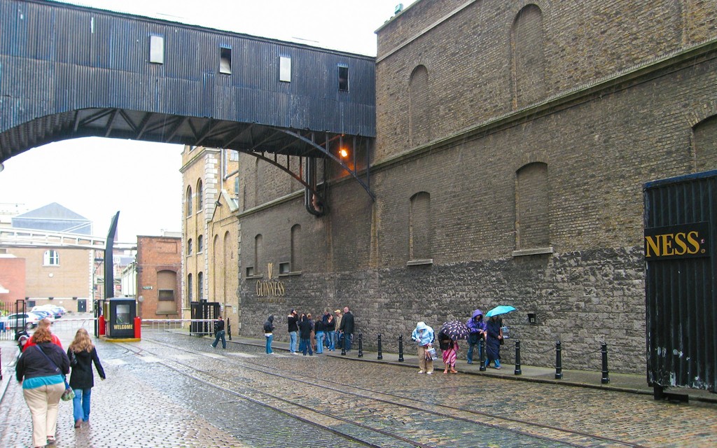 Kombitickets: Dublin Hop-on Hop-off Bustour + Guinness Storehouse mit Gravity Bar (48-Hour Pass + Night Tour + Guinness Storehouse Tickets) - 2