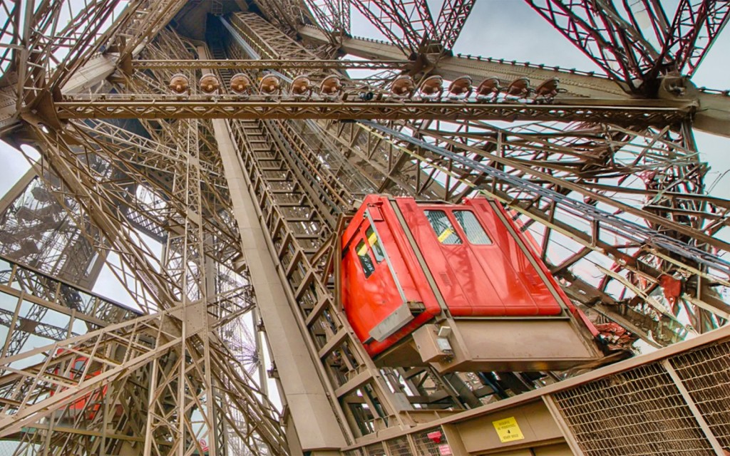 Combo: Eiffel Tower Guided Tour by Elevator with Seine River Cruise (Guided Tour to Summit + Seine River Cruise) - 2