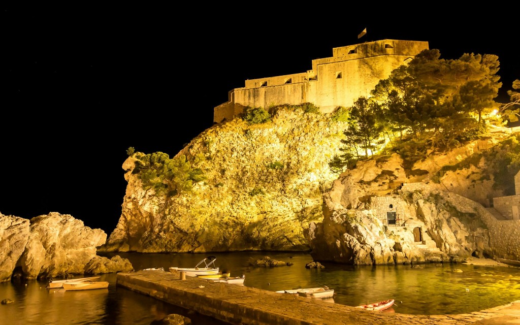 Crucero con cena frente a los muros de las ciudades de Dubrovnik al atardecer (Dinner Cruise in Front of Dubrovnik City Walls at Sunset) - 2