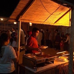 Safari serale nel deserto di Dubai: Sandboarding, giro in cammello e cena con barbecue - 2