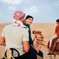 Dubai: Geführte Kamel-Wüstensafari + Abendessen + Transfers + Falken-Show - 1