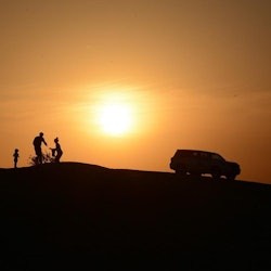 Dubaj: safari na pustyni o zachodzie słońca, kąpiel na wydmach i sandboarding + kolacja przy grillu - 1