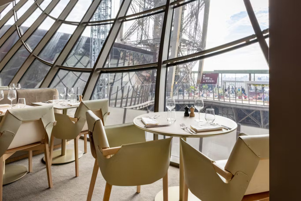 Eiffel Tower Dining Experience at Madame Brasserie Restaurant (Dinner at Madame Brasserie - Menu Grande Dame with Drinks) - 1
