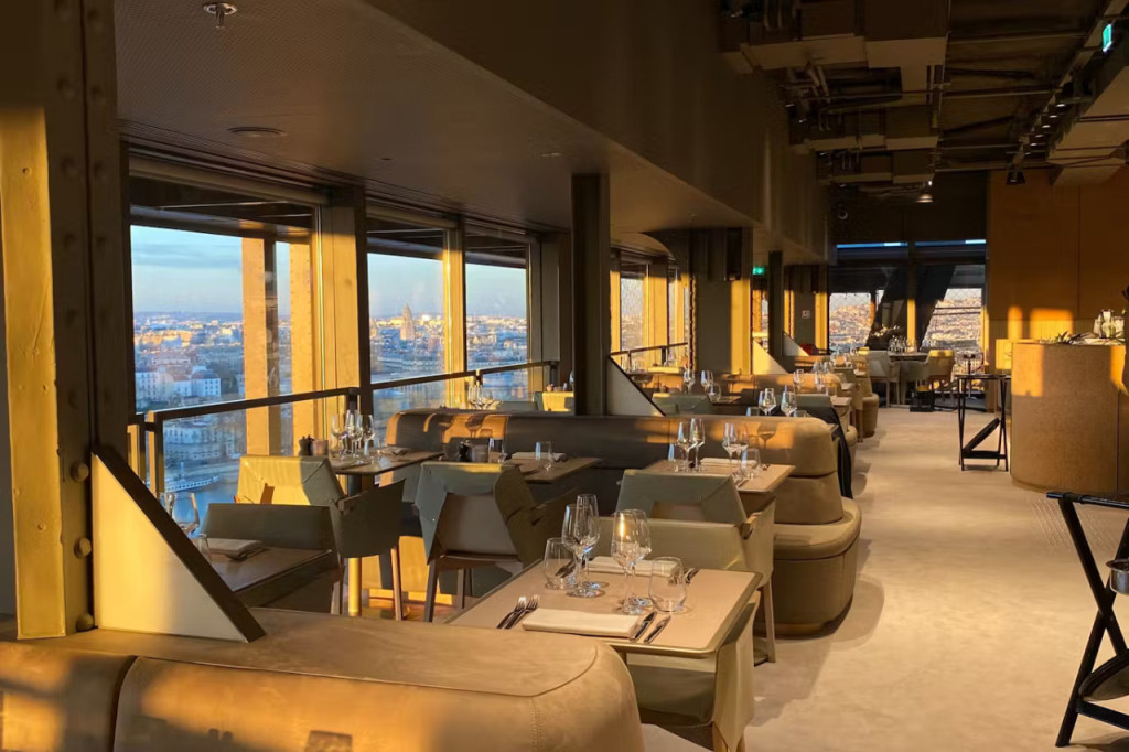 Eiffel Tower Dining Experience at Madame Brasserie Restaurant (Dinner at Madame Brasserie - Menu Gustave with Drinks) - 2