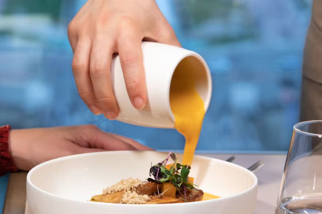 Eiffel Tower Dining Experience at Madame Brasserie Restaurant (Lunch at Madame Brasserie - Menu Madame with Drinks) - 3