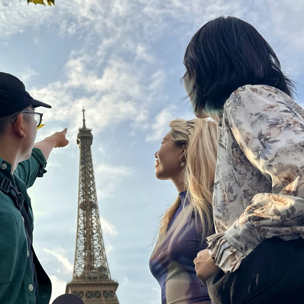 Eiffel Tower: Guided Tour + 2nd Floor & Summit Access by Elevator - 1