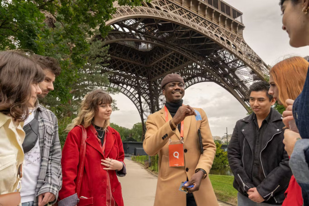 Eiffel Tower Guided Tours with Reserved Access and Optional Summit (Guided Tour with Reserved Access 2nd Floor and Summit Entry via Lift) - 1