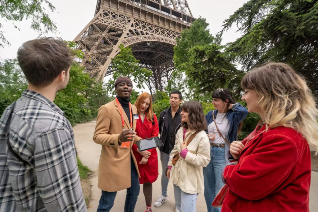 Eiffel Tower Guided Tours with Reserved Access and Optional Summit (Guided Tour with Reserved Access 2nd Floor and Summit Entry via Lift) - 3