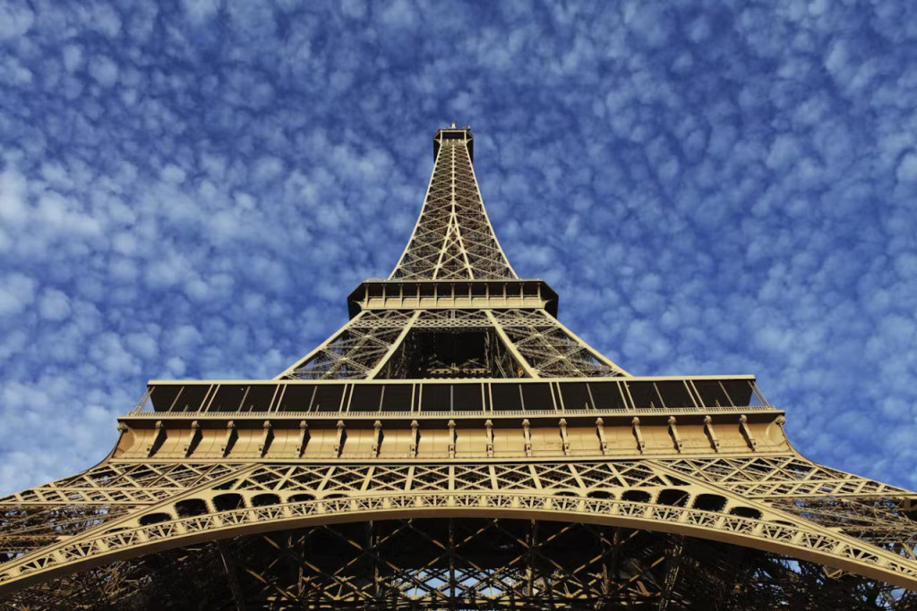 Eiffel Tower Reserved Access Tickets with Optional Summit (2nd Floor and Summit Access via Lift with Audio Guide) - 2